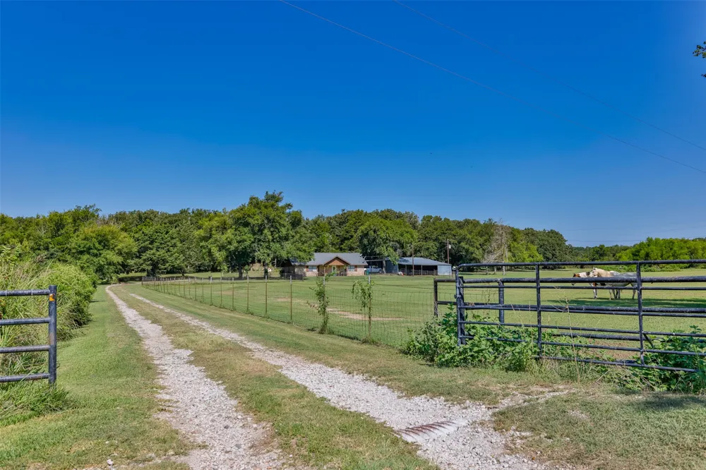 671 County Road 163 Gainesville, TX 76240