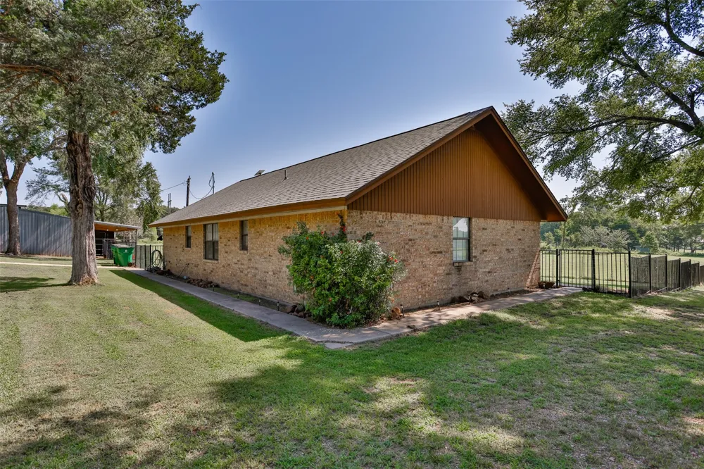 671 County Road 163 Gainesville, TX 76240