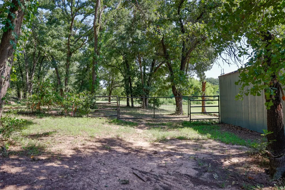 671 County Road 163 Gainesville, TX 76240