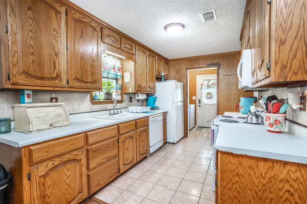 671 County Road 163 Gainesville, TX 76240