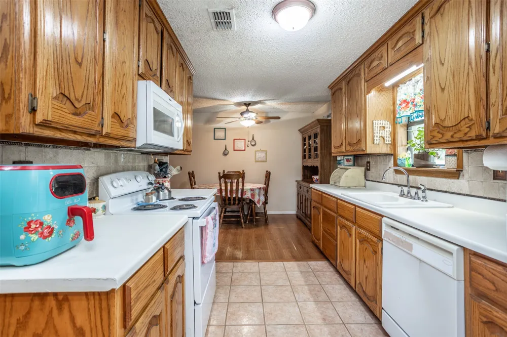 671 County Road 163 Gainesville, TX 76240