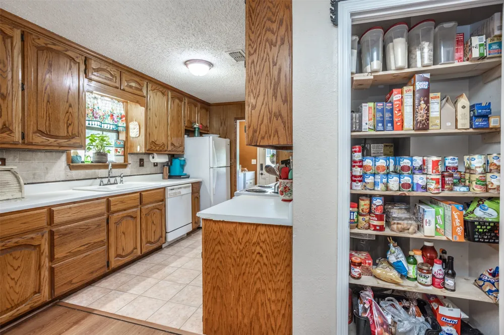 671 County Road 163 Gainesville, TX 76240