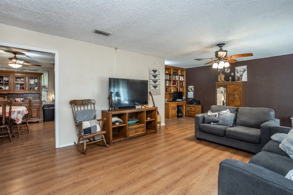 671 County Road 163 Gainesville, TX 76240