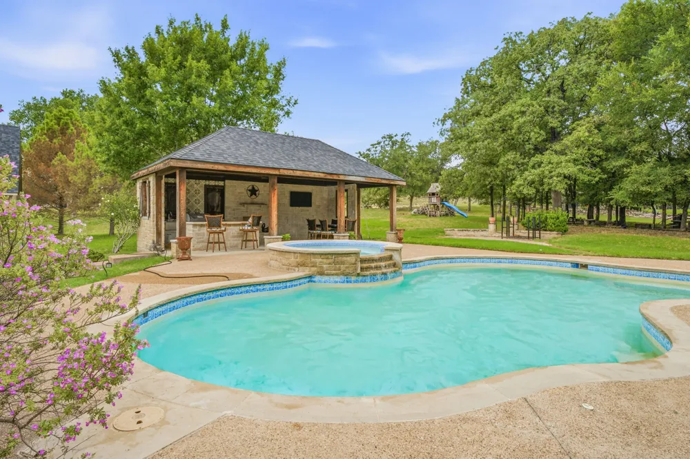 125 Rustling Elm Way Azle, TX 76020