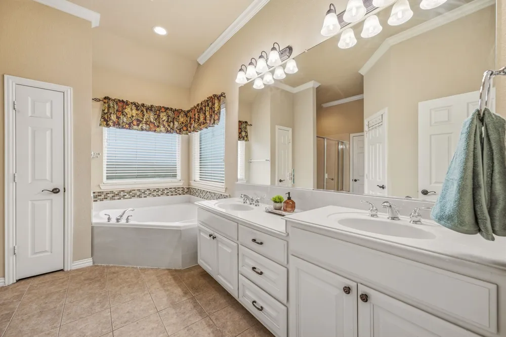 125 Rustling Elm Way Azle, TX 76020
