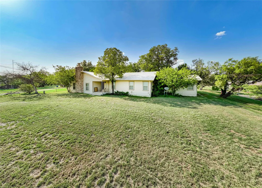 204 Fm 209 E Woodson, TX 76491