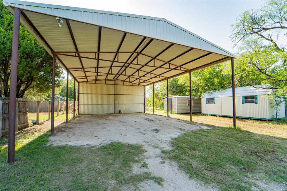 204 Fm 209 E Woodson, TX 76491