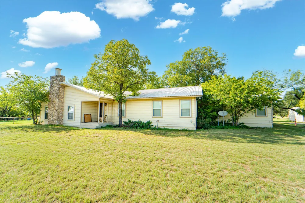 204 Fm 209 E Woodson, TX 76491