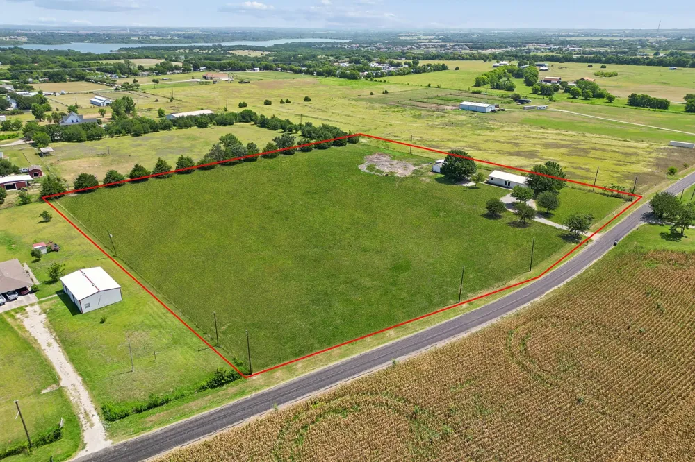 14221 County Road 545 Nevada, TX 75173