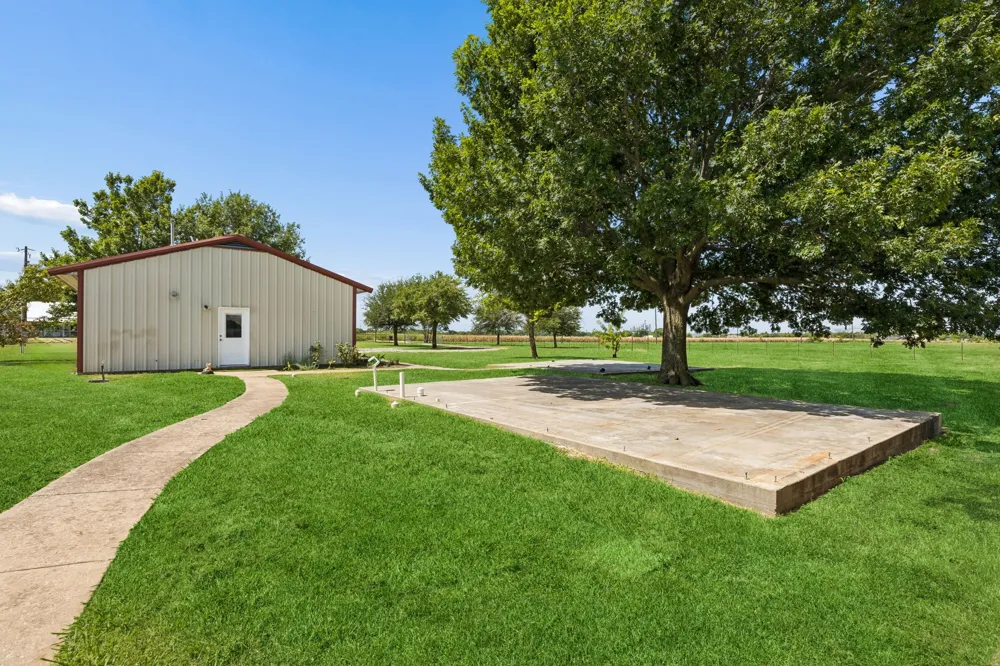 14221 County Road 545 Nevada, TX 75173