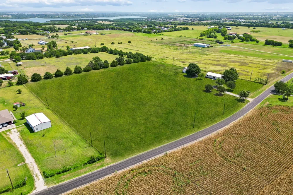 14221 County Road 545 Nevada, TX 75173