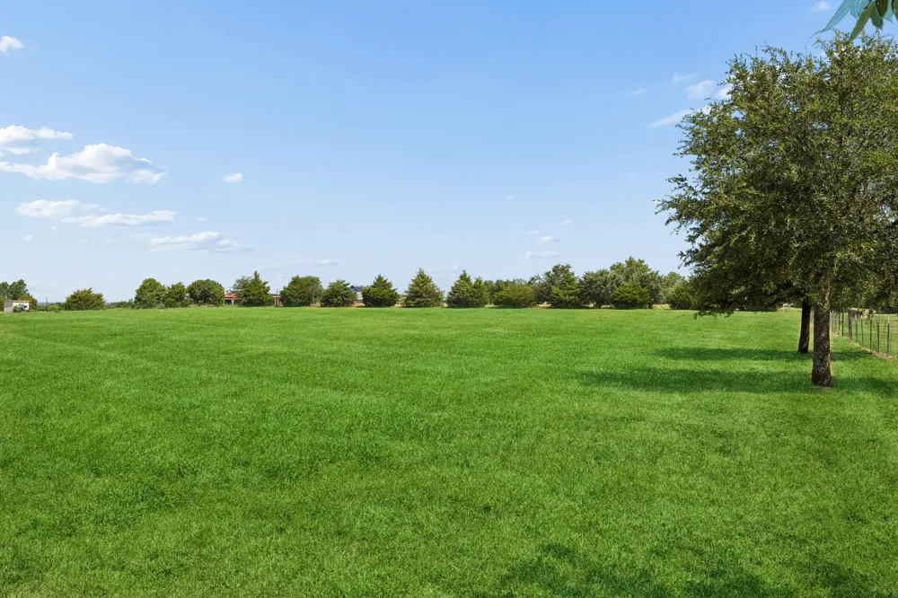 14221 County Road 545 Nevada, TX 75173