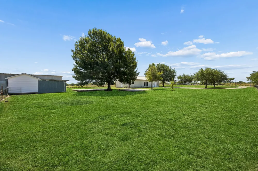 14221 County Road 545 Nevada, TX 75173