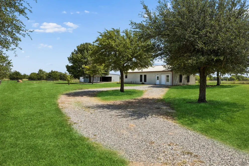14221 County Road 545 Nevada, TX 75173
