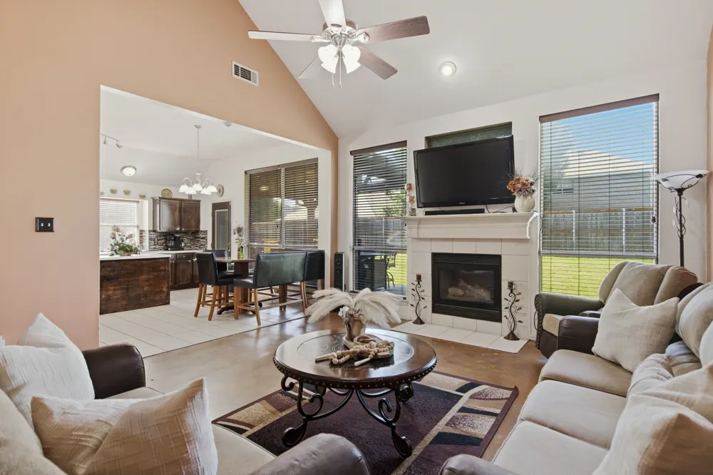 305 Ravenna Road Lake Dallas, TX 75065