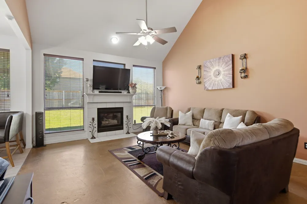 305 Ravenna Road Lake Dallas, TX 75065