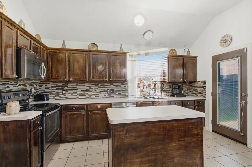 305 Ravenna Road Lake Dallas, TX 75065