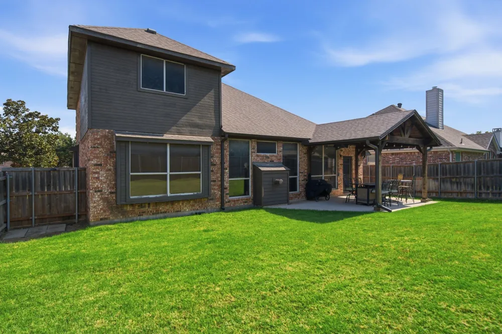 305 Ravenna Road Lake Dallas, TX 75065