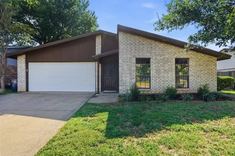 2711 Treeview Drive