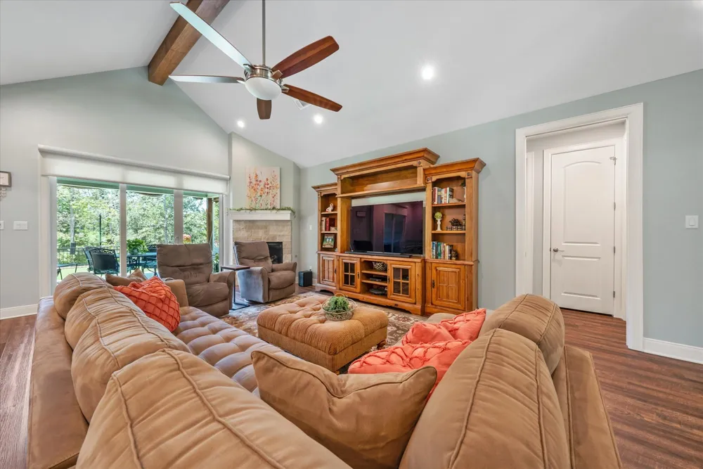 9006 Fallow Run Larue, TX 75770