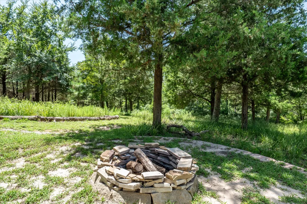 9006 Fallow Run Larue, TX 75770