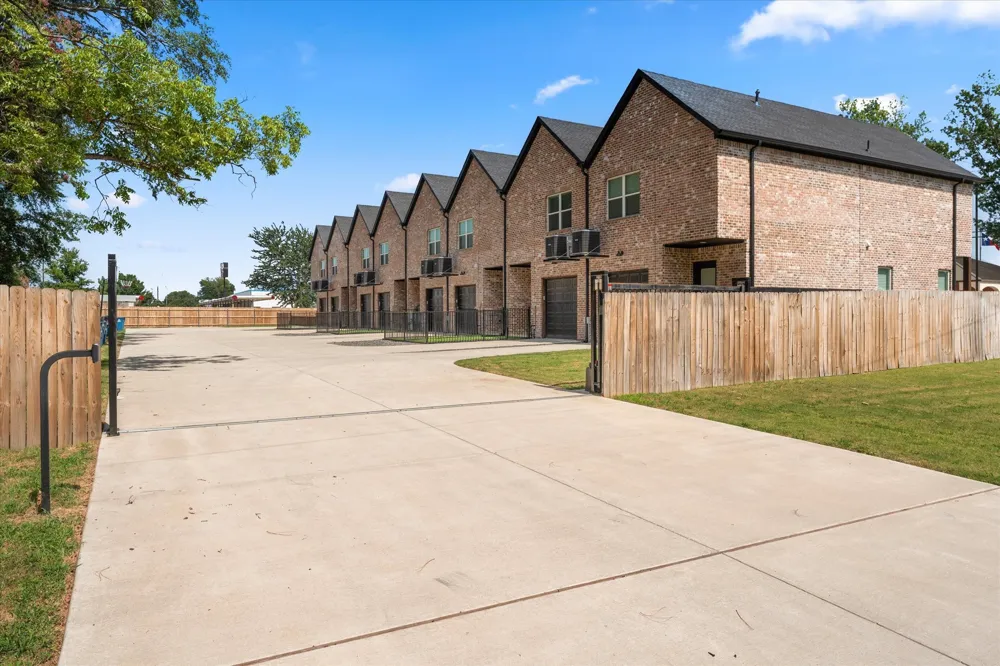 196 W 17th Street Mt Pleasant, TX 75455