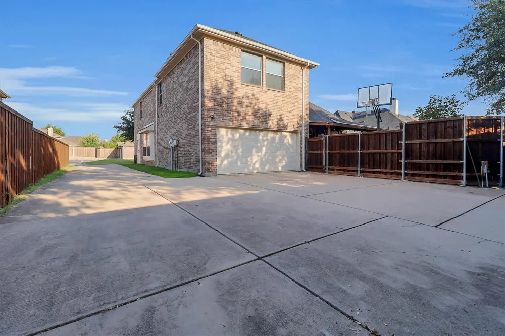 1194 Maple Ridge Way Murphy, TX 75094