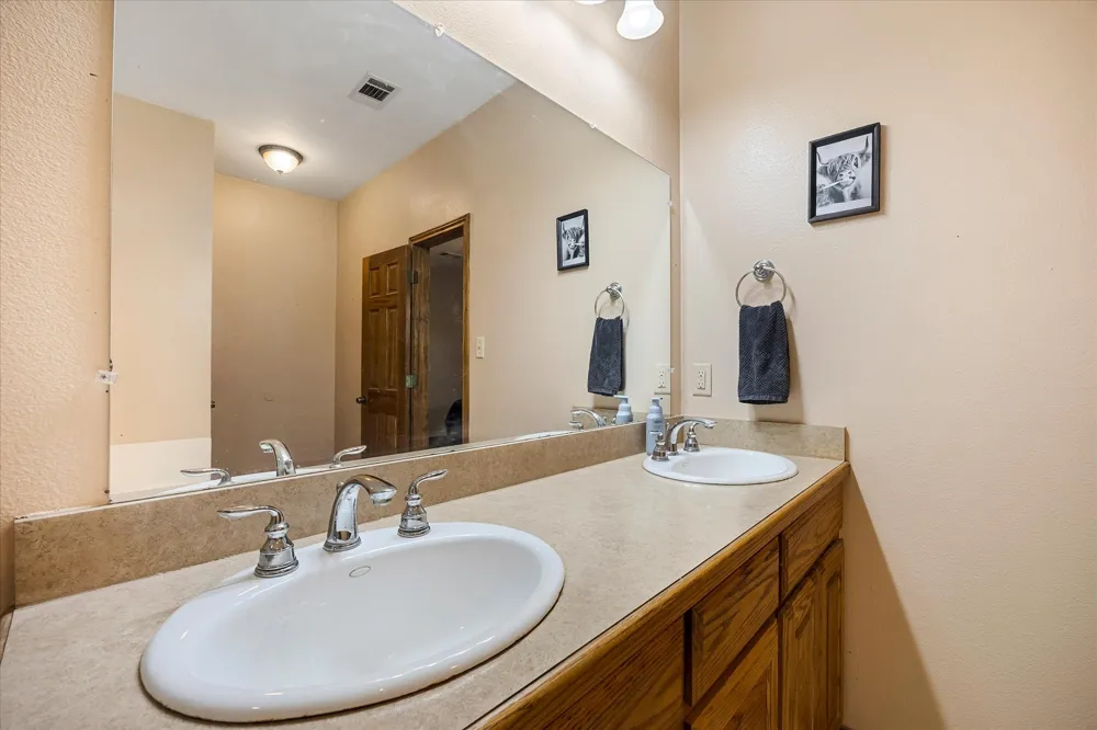 2210 County Road 1076 Celeste, TX 75423