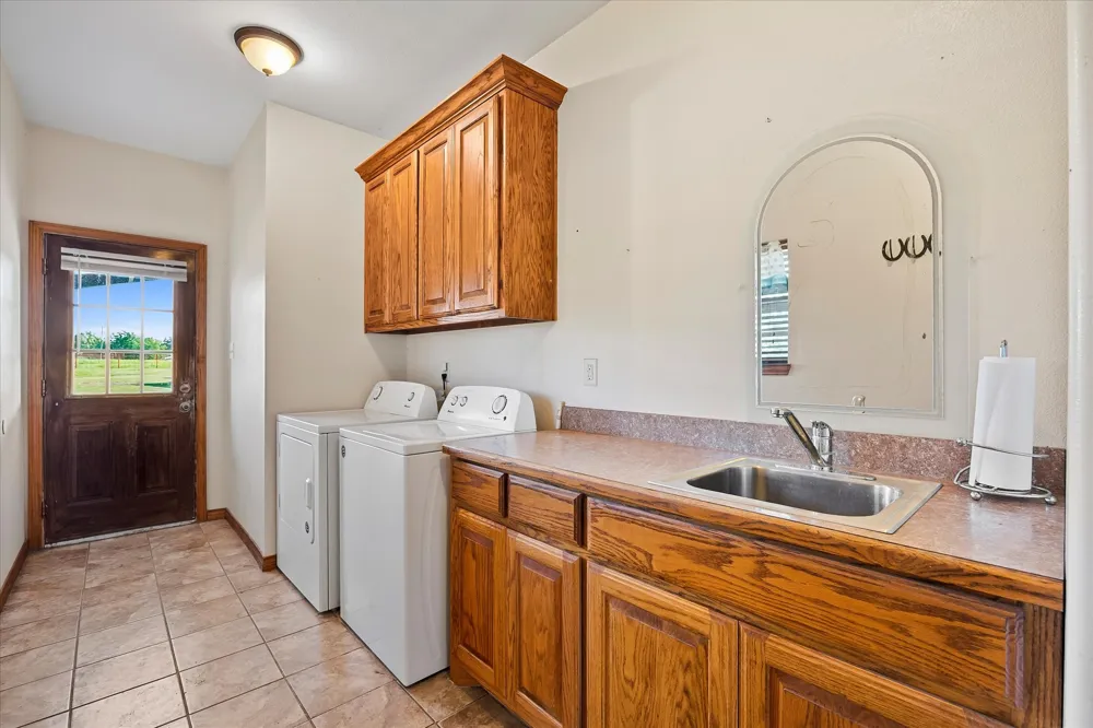 2210 County Road 1076 Celeste, TX 75423