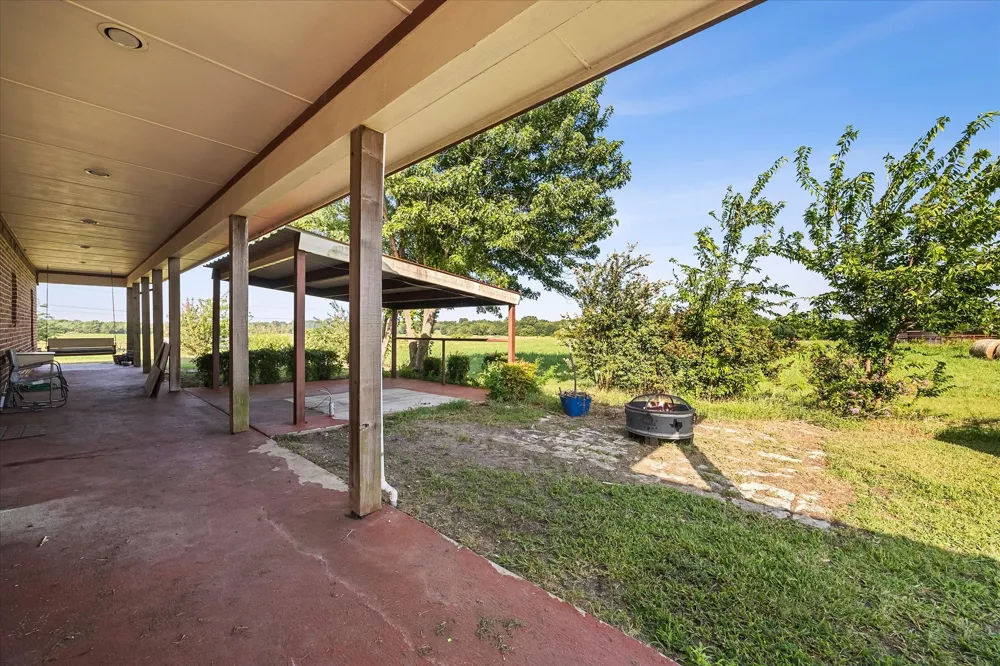 2210 County Road 1076 Celeste, TX 75423