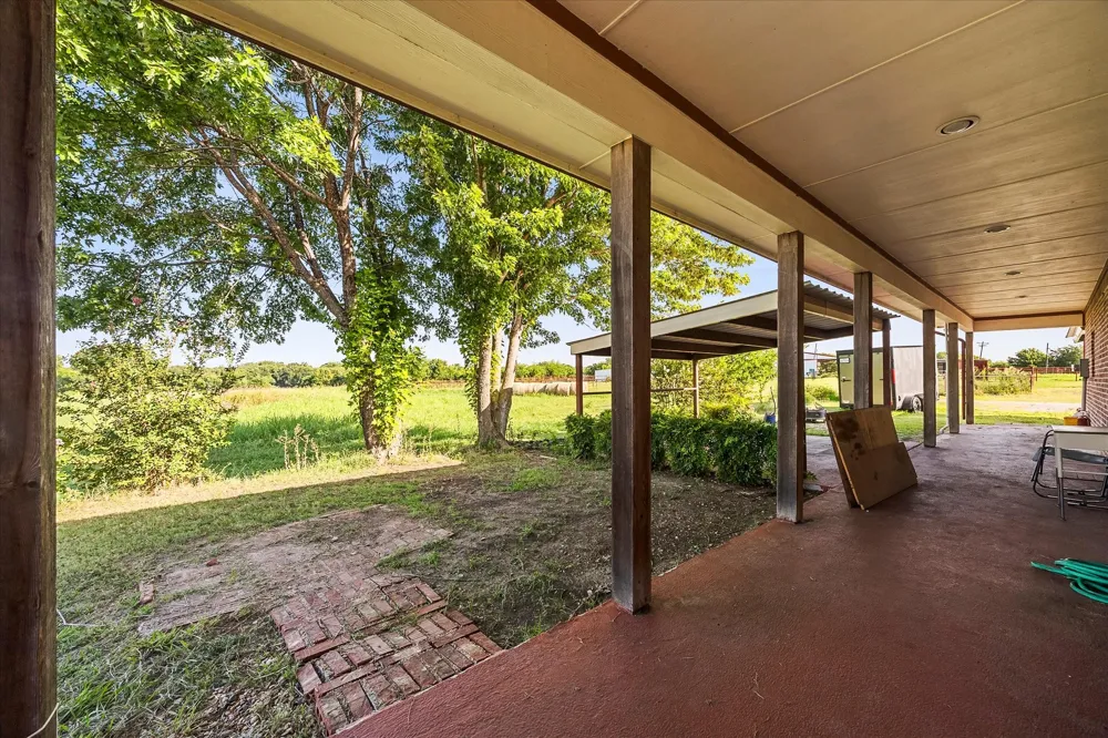 2210 County Road 1076 Celeste, TX 75423