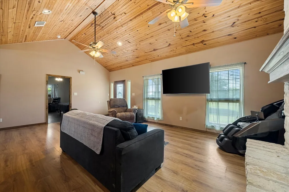 2210 County Road 1076 Celeste, TX 75423