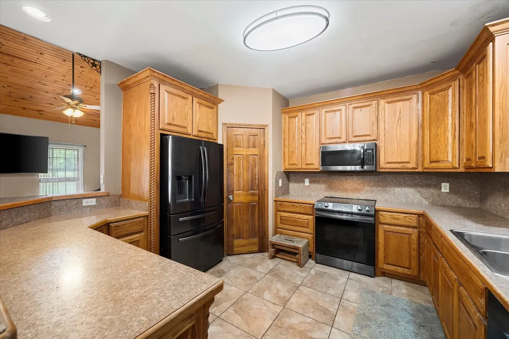 2210 County Road 1076 Celeste, TX 75423