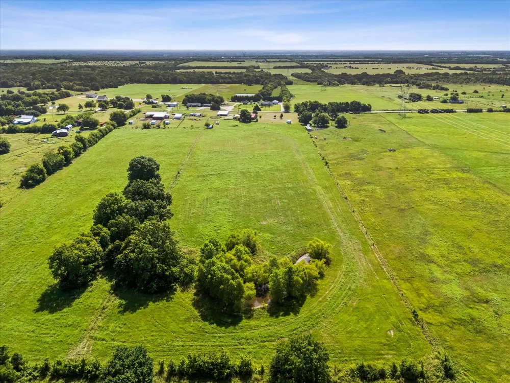 2210 County Road 1076 Celeste, TX 75423