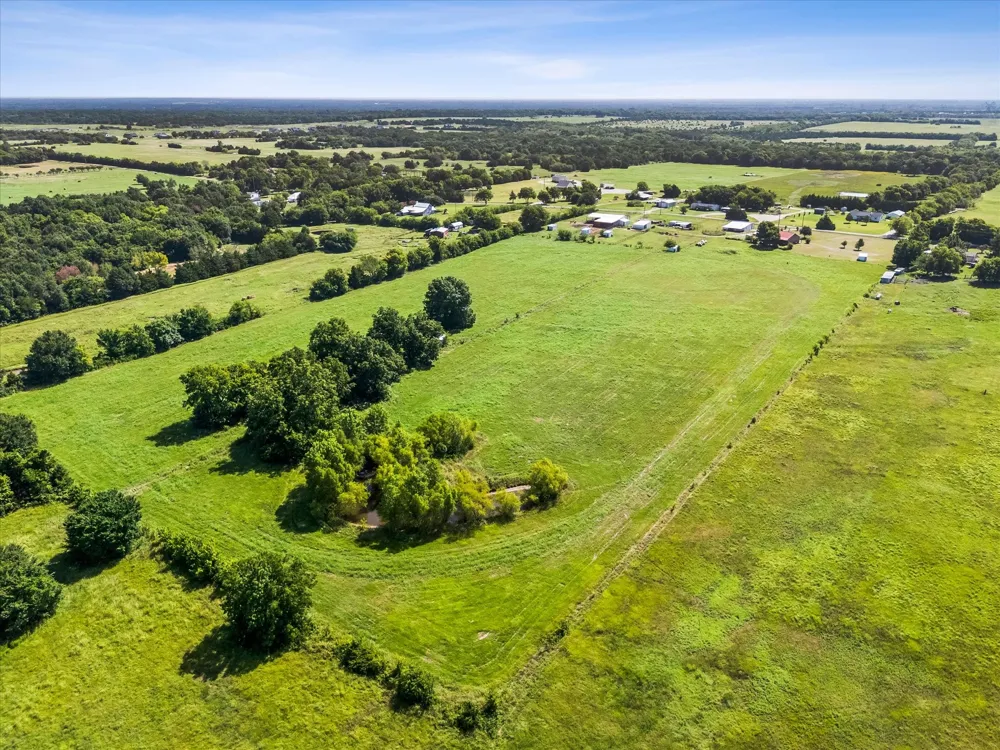 2210 County Road 1076 Celeste, TX 75423