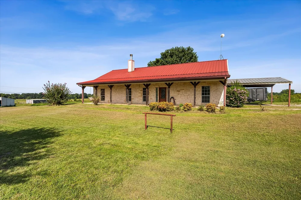 2210 County Road 1076 Celeste, TX 75423