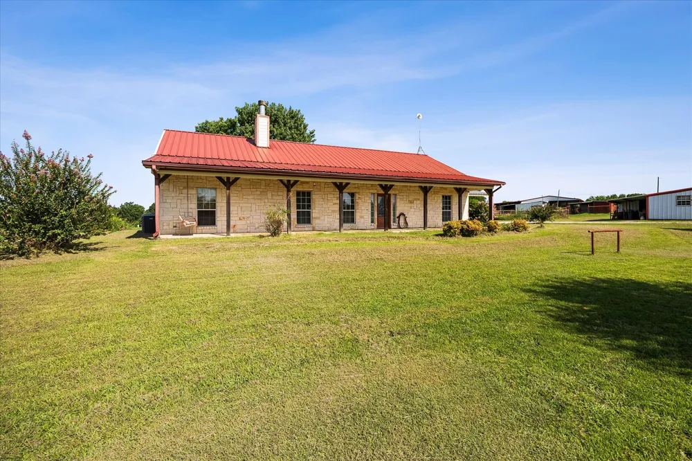 2210 County Road 1076 Celeste, TX 75423