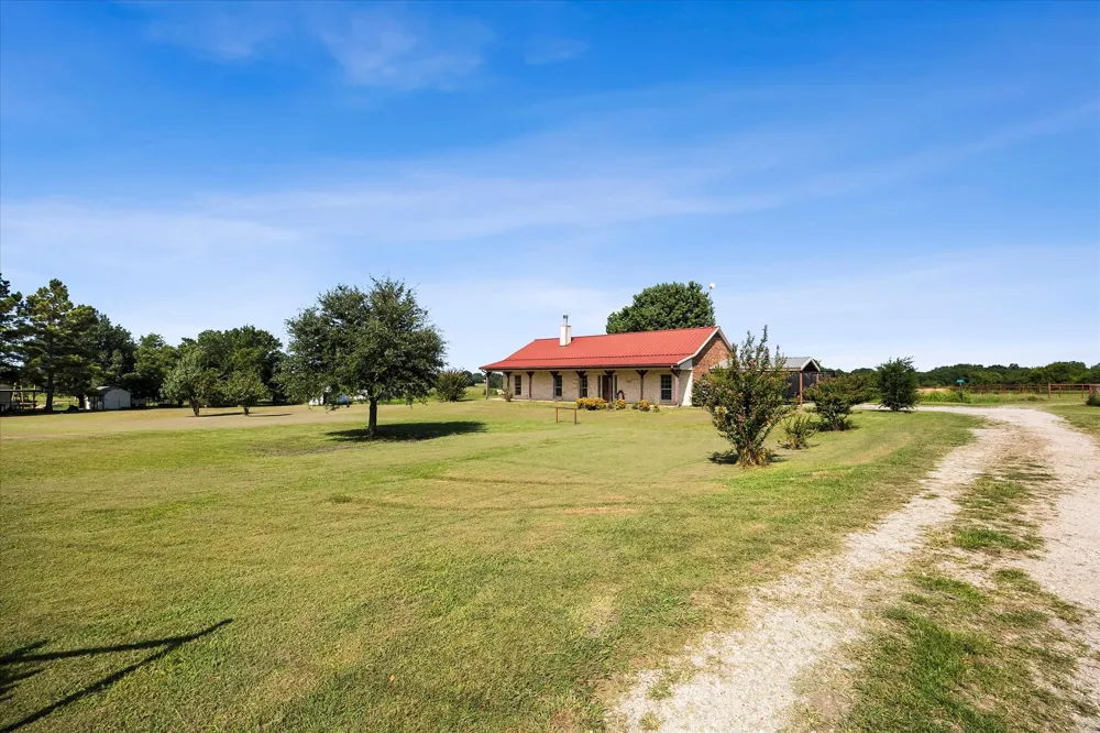 2210 County Road 1076 Celeste, TX 75423