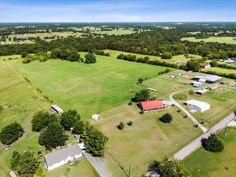 2210 County Road 1076 Celeste, TX 75423