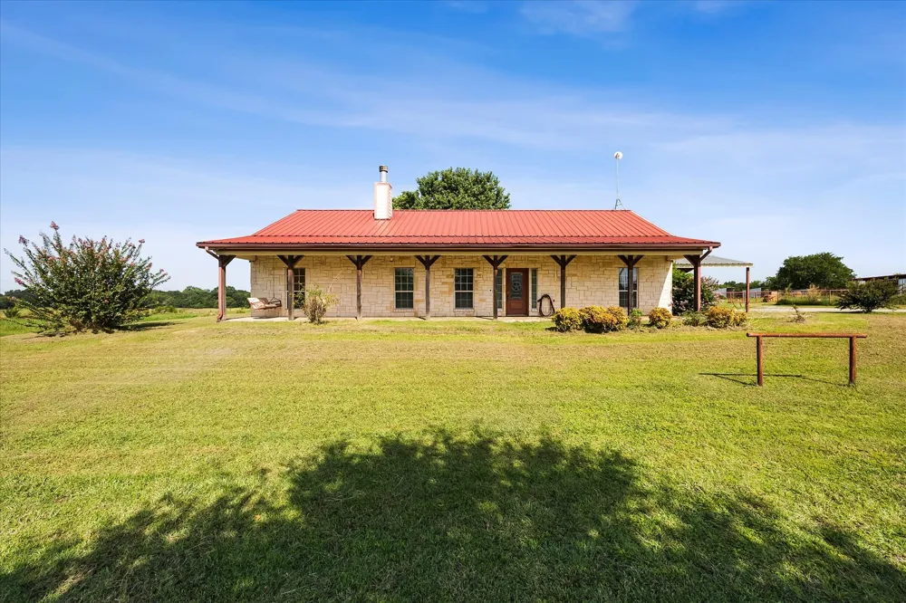 2210 County Road 1076 Celeste, TX 75423