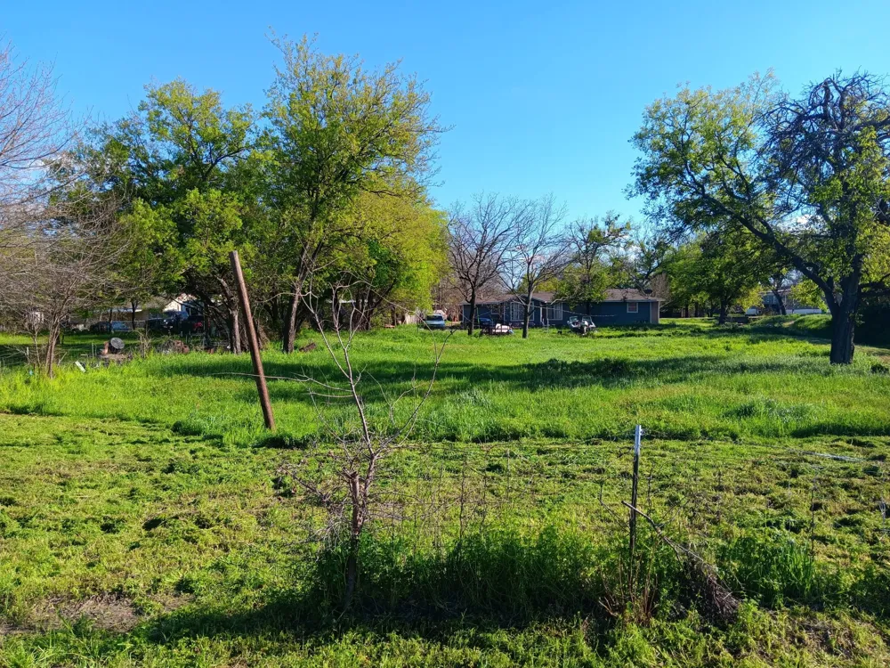 508 E College Avenue Comanche, TX 76442