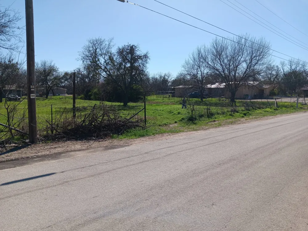 508 E College Avenue Comanche, TX 76442