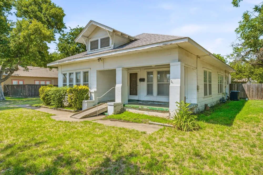 648 Belknap Street Stephenville, TX 76401