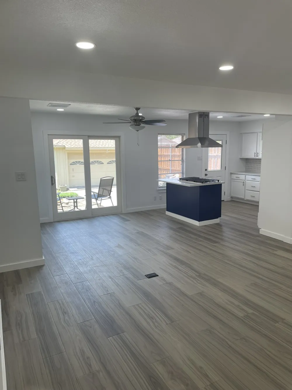 9107 Lindaro Lane Dallas, TX 75228