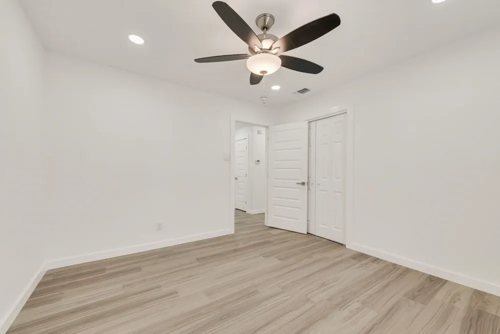 9107 Lindaro Lane Dallas, TX 75228