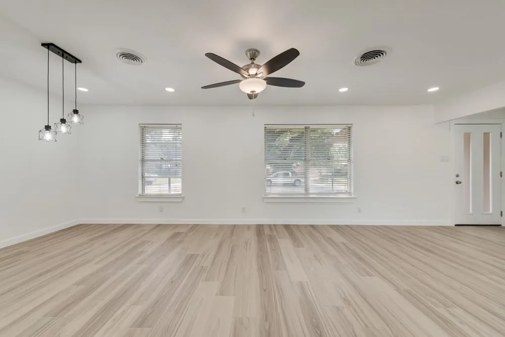 9107 Lindaro Lane Dallas, TX 75228