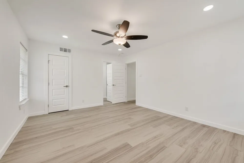 9107 Lindaro Lane Dallas, TX 75228
