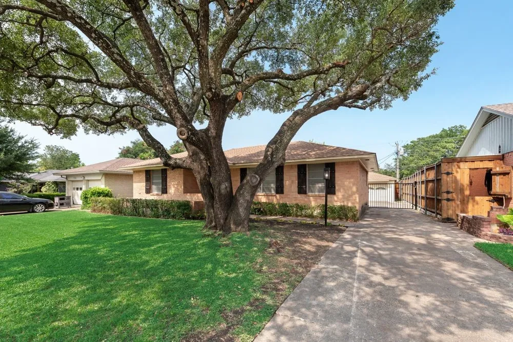 9107 Lindaro Lane Dallas, TX 75228