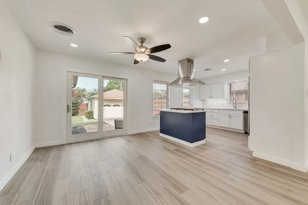 9107 Lindaro Lane Dallas, TX 75228