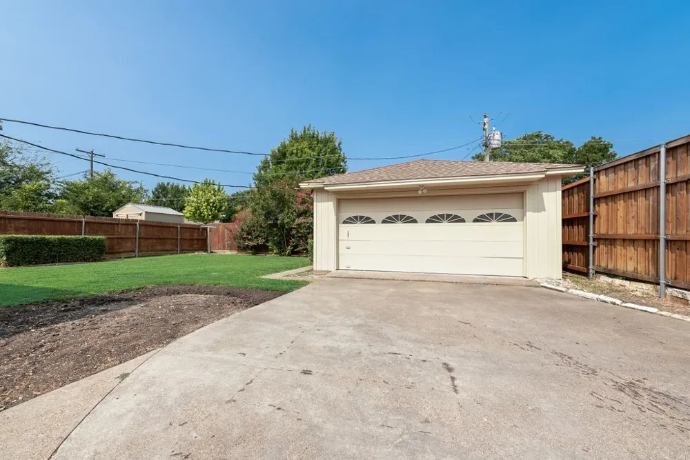 9107 Lindaro Lane Dallas, TX 75228